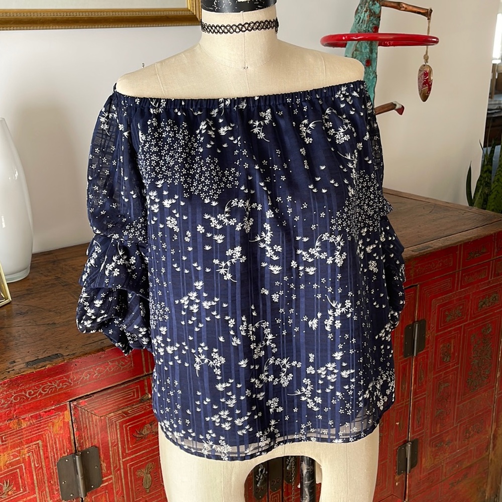 Blue and white off shoulder blouse glam sleeves